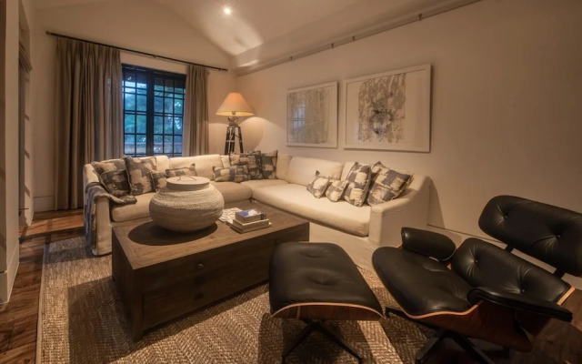 No77 Leyn Baan The One Group of Hotels