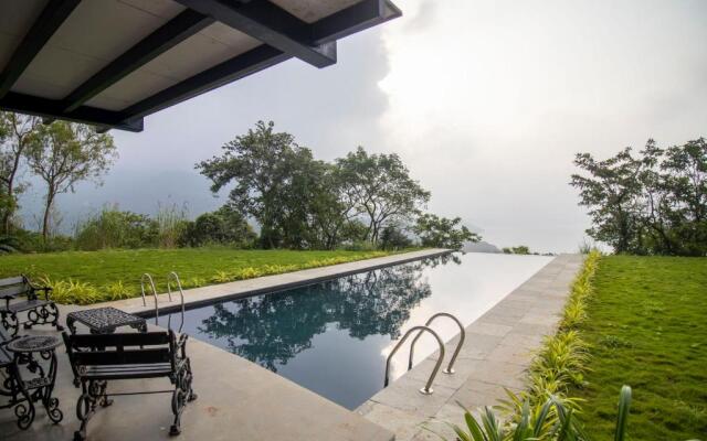 SaffronStays Solasta, Mulshi - Infinity Pool Villa with Mulshi DAM Views