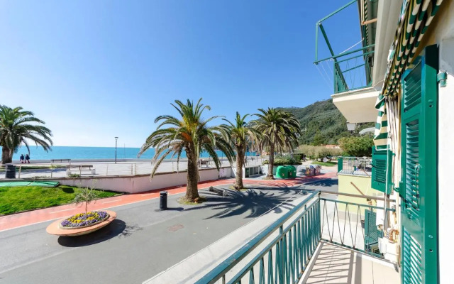 ALTIDO Great Flat with Balcony & Sea View near Beach