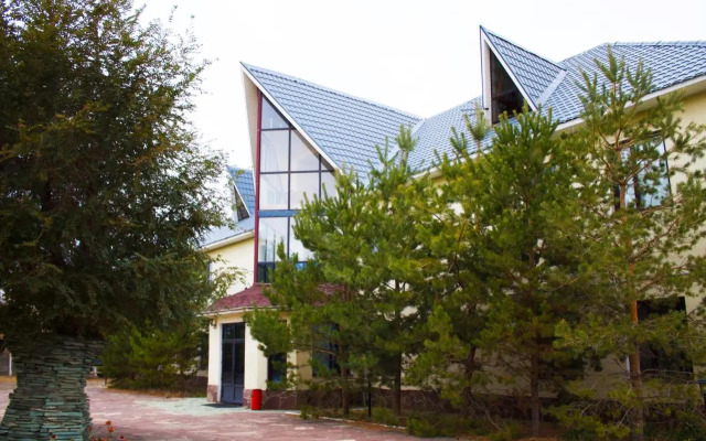 Sad Dolgoletiya Hotel