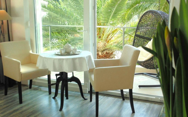 Refresh Boutique Apartments