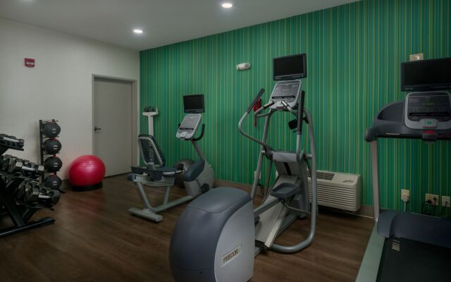 Holiday Inn Express & Suites Lawrence by IHG