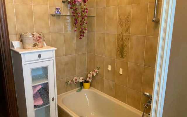 Apartment - Sleeps 2, Balcony & Parking