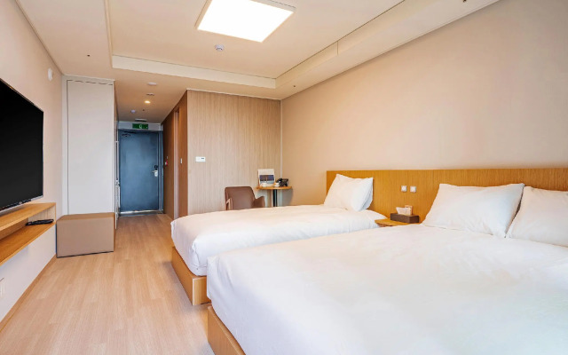 Sokcho I Park Suite Hotel and Resort