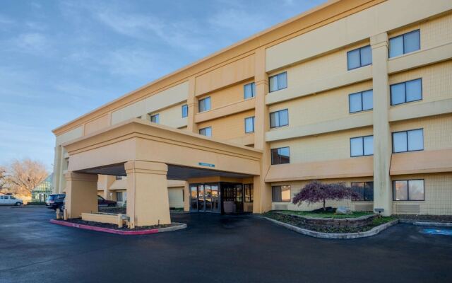 La Quinta Inn & Suites Springdale