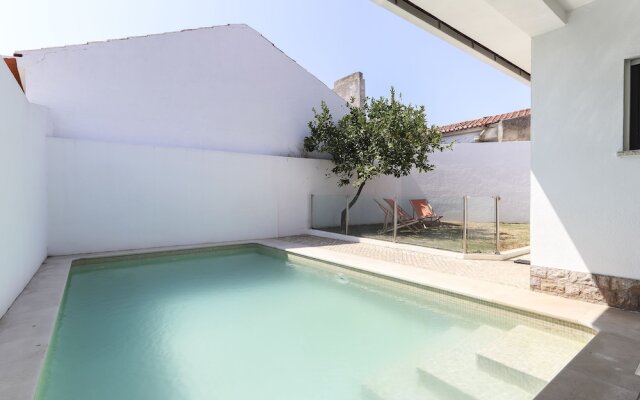 Parede Villa With Pool by Homing