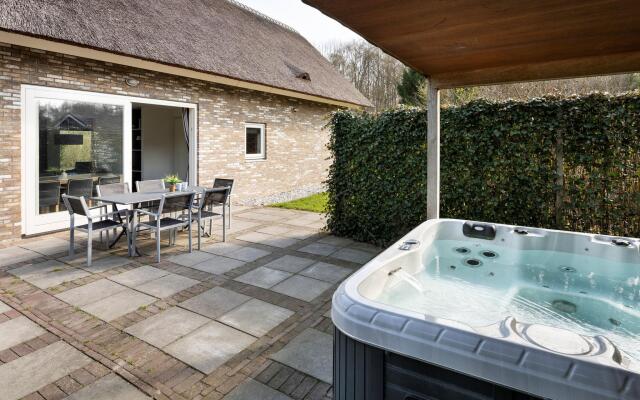 Luxury villa with whirlpool and jacuzzi, 8 km from Hoogeveen
