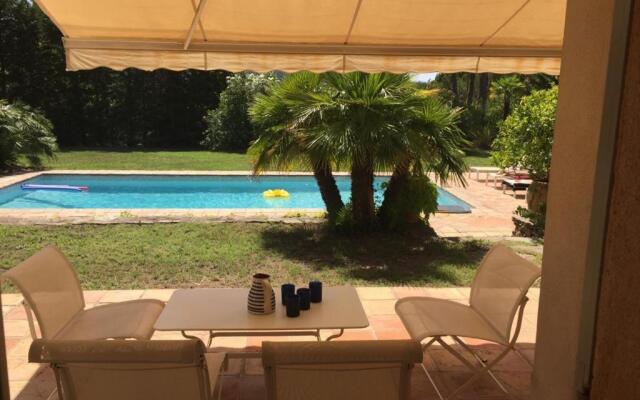 Belle villa Tropézienne/calme/piscine/3mn du centre