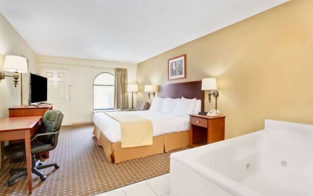 Days Inn & Suites by Wyndham Stockbridge South Atlanta