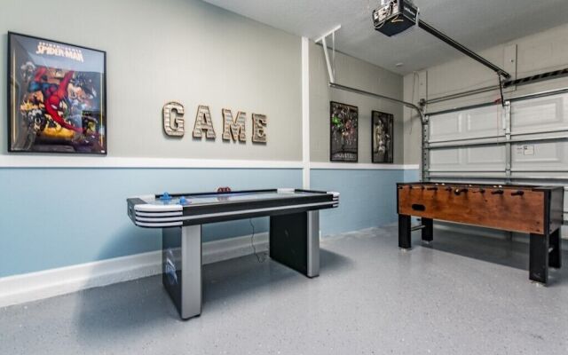 5 Bedroom Resort Villa with Game Room & Pool