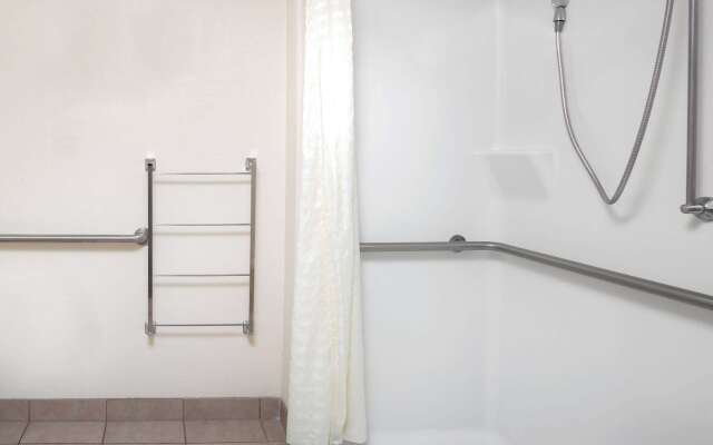 La Quinta Inn & Suites by Wyndham Fowler