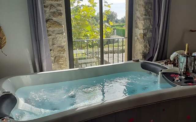 Le Mas Romantique avec Jacuzzi et Sauna privé
