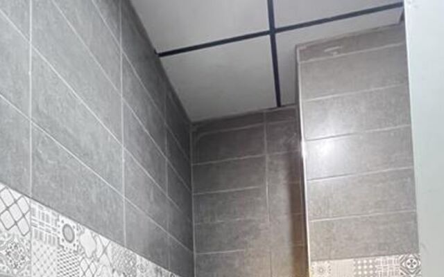Kızıl Suit House