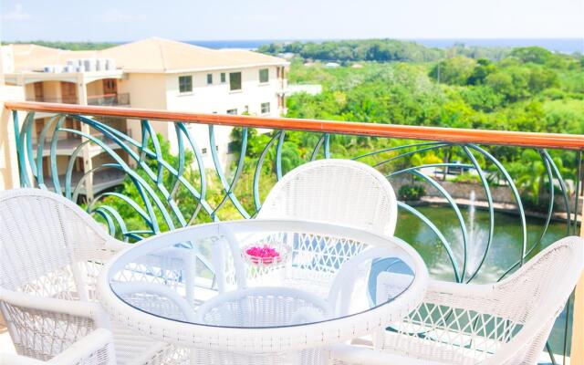 Clarion Suites Roatan at Pineapple Villas