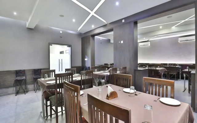 OYO 3243 Hotel Aditya Gir