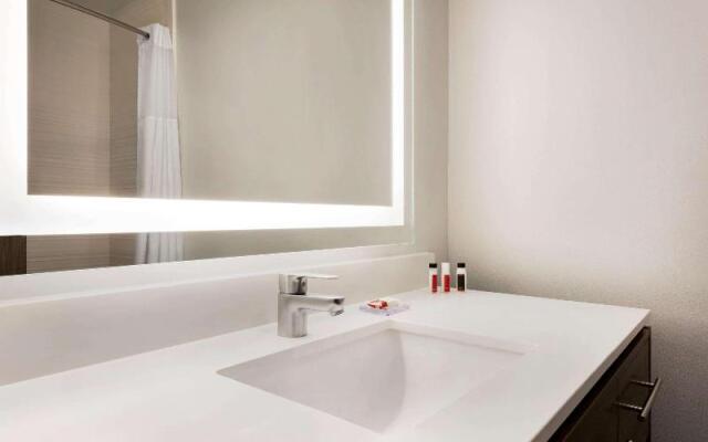 Super 8 By Wyndham Beaumont I-10/Walden Rd