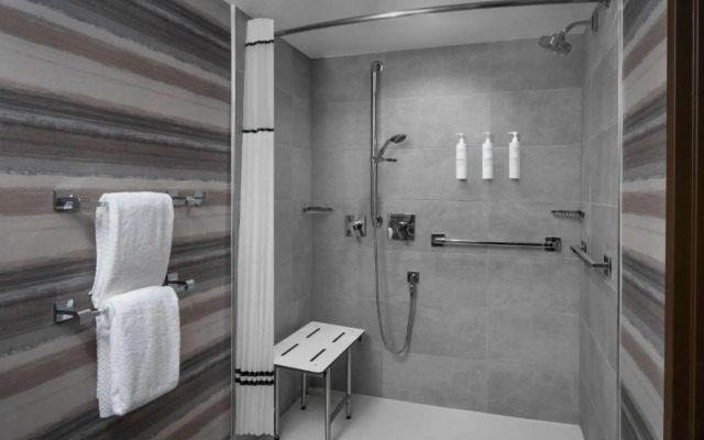 Embassy Suites by Hilton Phoenix Biltmore