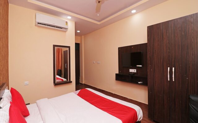 OYO 13483 Hotel Aradhya's