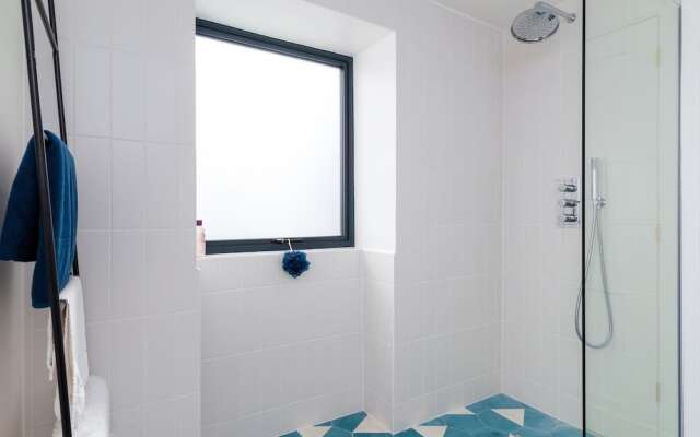 Charming 3br Home in East London W/Terrace