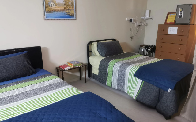 Chrissie's Dongara - Pet Friendly