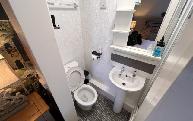 Delovely Hotel