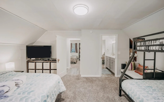 Snowline Cabin #49 - A Newly Remodeled Cabin Perfect for Your Family Retreat