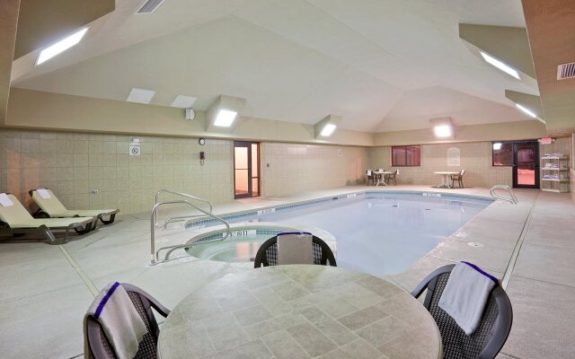 Holiday Inn Express & Suites South - Lincoln by IHG