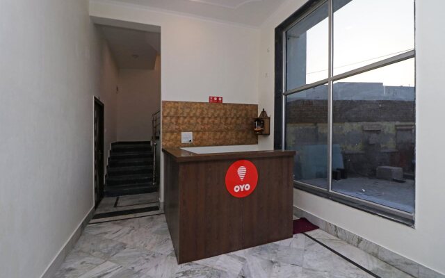 OYO 12493 Heera Guest House