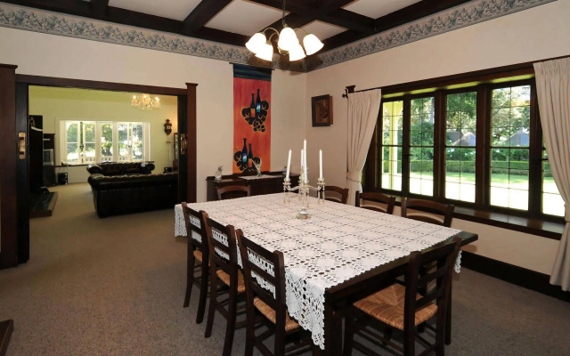 Oak Lane Lodge