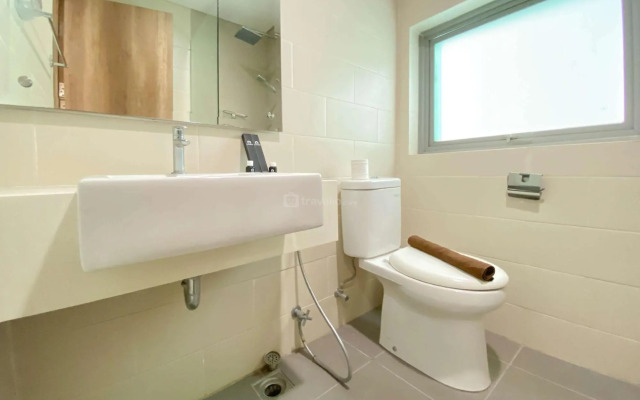 Apt Pejaten Park 2 BR Luas dgn Swim Pool & Netflix