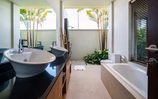 Peaceful Private Villa, 3 BR, Canggu With Staff