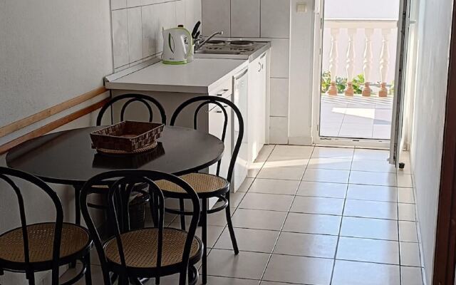 Sea View Apartment in Okrug Gornji near Trogir Center