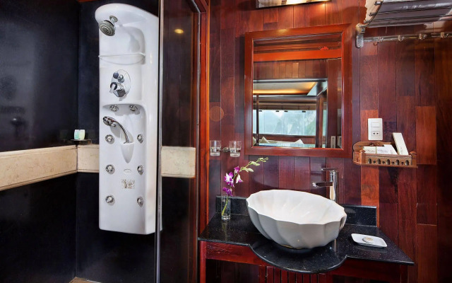 Halong Paloma Cruise