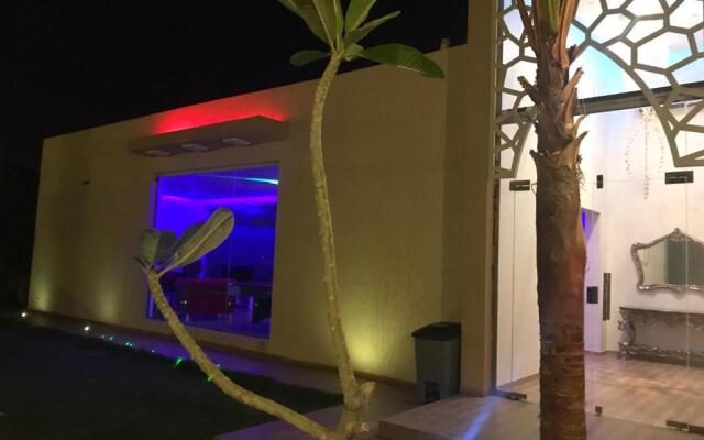Mooyah resort