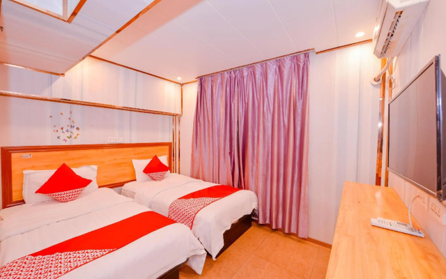 Liuzhou Dechang Fashion Hotel