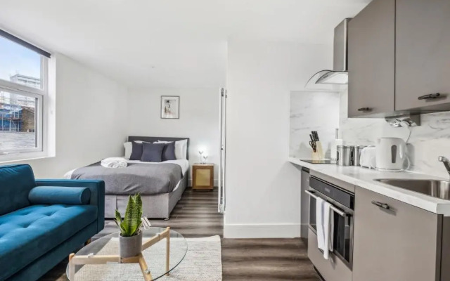 STH Sutherland Avenue Apartment