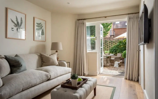Charming Mews House in Historic Winchester
