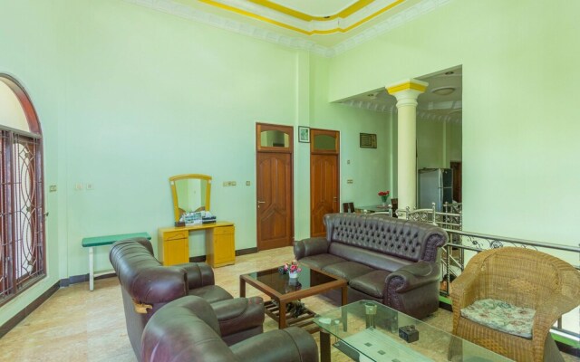 Senaz Residence by OYO Rooms