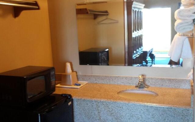Carefree Inn Flatonia