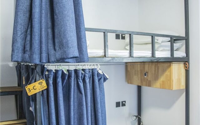 Zeako Youth Hostel