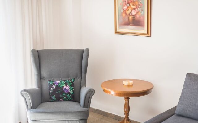 Vintage Acropolis Apartment