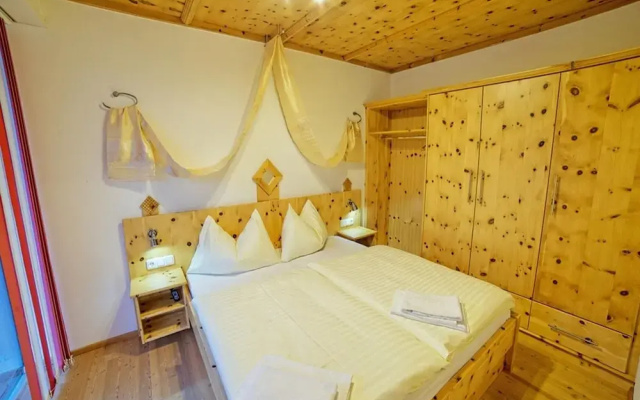 Holiday Home in Konigsleiten With Swimming Pool