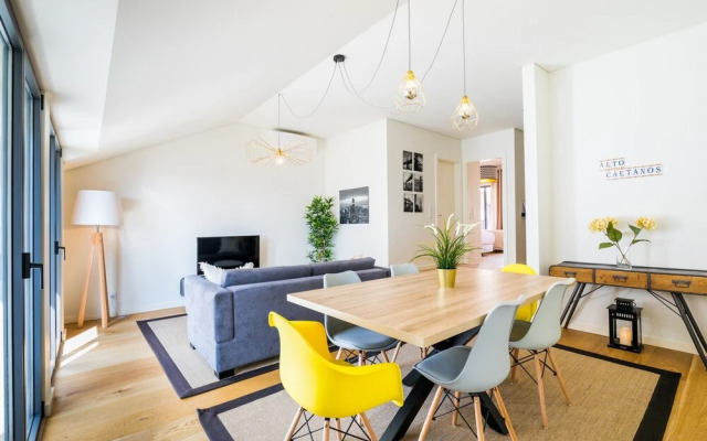 ALTIDO Bairro Alto 2-BR Apartment with Large Terrace