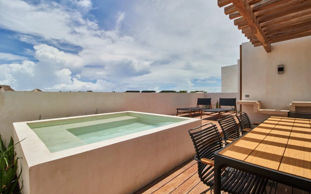 Pure Condos 304 By Lockey