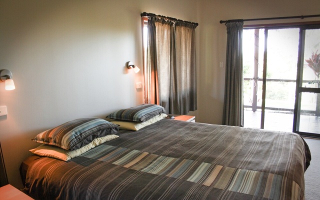 Tau Gardens – Guest Rooms – Burnt Pine