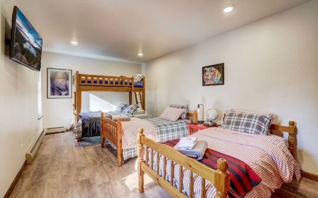 Singing Pines in Marla Bay - Walk to Lake!