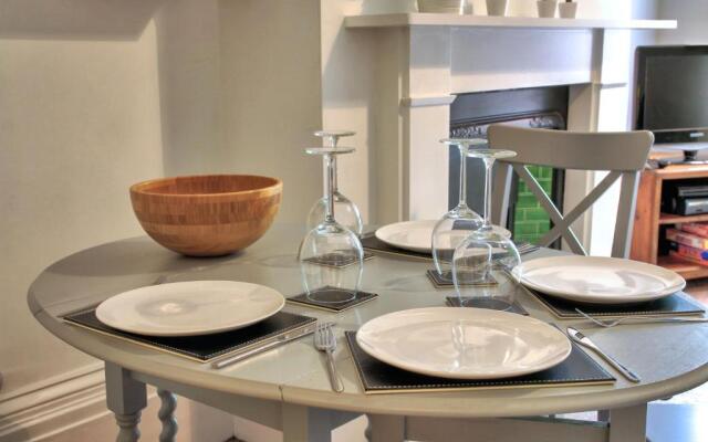 Great family flat just 10 mins walk to beach