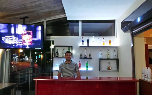 Murat Apart