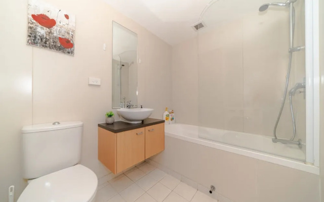 Warm & Cosy Two-Bedroom Apartment in CBD