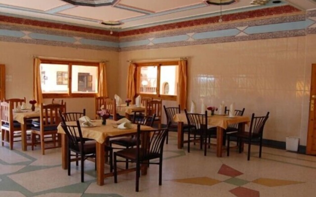 Mandar Saghrou Tazakht Hotel